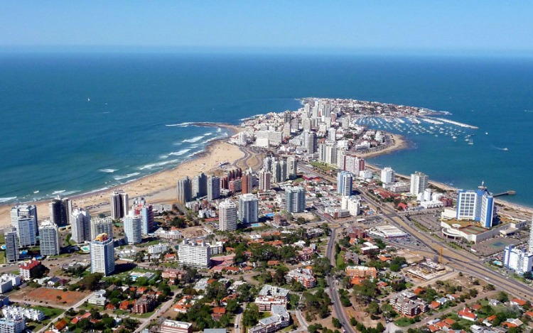 Uruguay define la reapertura de la actividad para turistas extranjeros