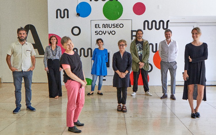 El proyecto “Mundo Imaginal”, de Adriana Bustos fue elegido de manera unánime por el jurado del concurso anual de arte contemporáneo. La artista recibirá un premio de $800.000 pesos, otorgados por AZCUY, que asimismo cubrirá el costo de producción de la obra.