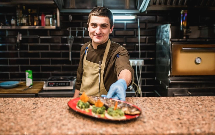 ¿Cómo ser un cocinero gourmet y ahorrar energía en su cocina?