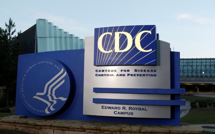 El CDC de Estados Unidos dice que las personas vacunadas no necesitan aislarse tras exponerse al COVID-19
