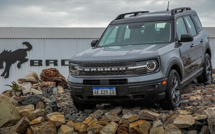 La Nueva Bronco Sport 2021 se inspira en la herencia del clásico de Ford y conjuga la ingeniería y tecnología inteligente todoterreno con características innovadoras para disfrutar del aire libre en los terrenos más diversos y extremos.