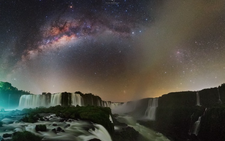 Fotógrafo Victor Lima revela fotografias com luz e composição rara da Maravilha Mundial da Natureza, à noite, com uma explosão de cores a milhões de anos-luz.