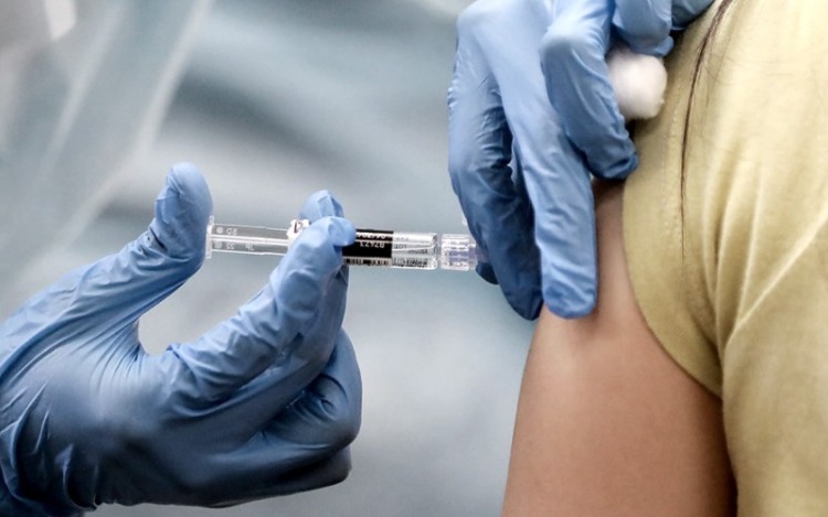 Qué podremos hacer y qué no después de estar completamente vacunados
