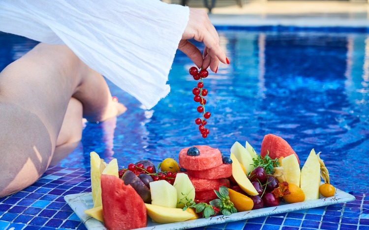 Operaciones bikini, deporte de impacto para tener más que enseñar, apariciones estelares en la playa o la piscina luciendo tipo... todo eso está muy bien; pero no te descuides una vez haya terminado el verano; porque la piscina la cierran, pero tu salud continúa contigo.