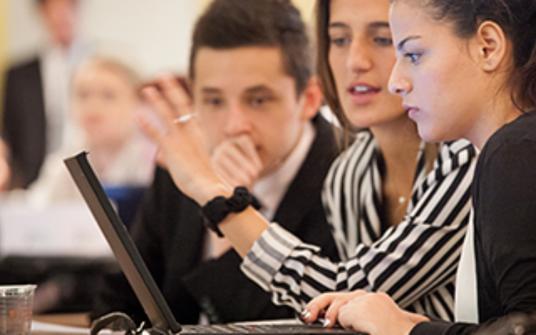 Esta nueva edición de Crece con Google se realizará con Junior Achievement en 5 países: Argentina, Colombia, Chile, México y Perú. Los talleres virtuales de capacitación son gratuitos y están dirigidos a jóvenes entre los 18 y 30 años.