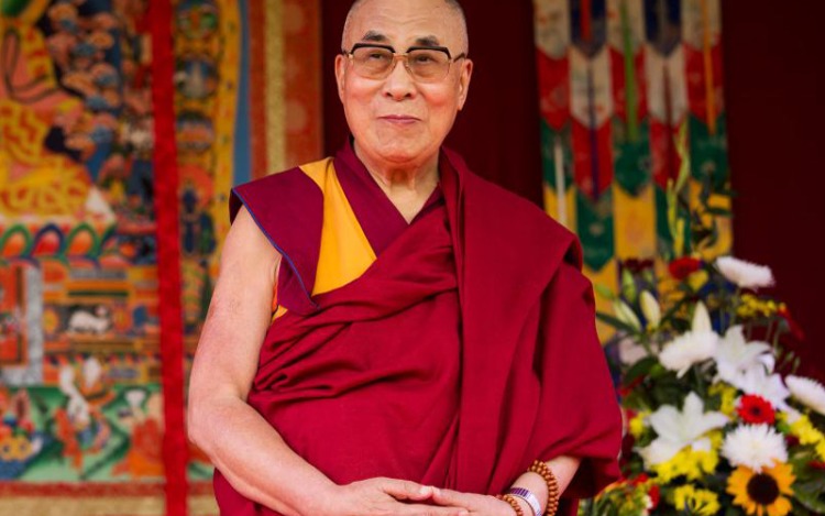 El Dalai Lama es la máxima autoridad religiosa del budismo tibetano o lamaísmo, considerado una reencarnación de Buda.
