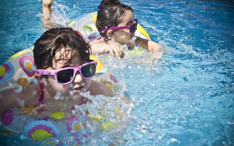 8 claves para cuidar a los niños en días de calor