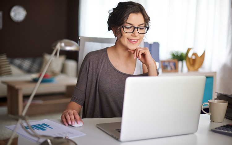 Descubrí qué es un mouse ergonómico y cuáles son sus beneficios en la salud. Además, te contamos qué debes saber al momento de comprarlo.