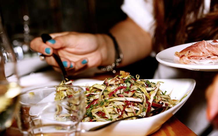 Por qué deberíamos comer cinco veces al día