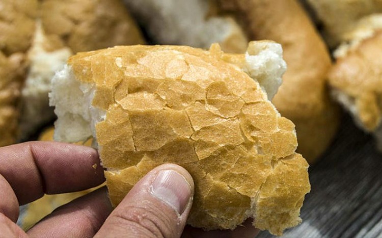 Conoce el truco para que el pan duro parezca recién salido del horno