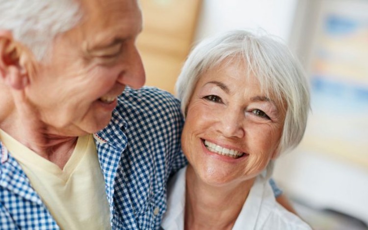 Si te criaron en los años 60 y 70, es probable que te hayan entrenado para ser una mujer fuerte e independiente. Es probable que te hayan enseñado que no necesitas un hombre en tu vida. Siempre pensaste que cualquier cosa que un hombre pudiera hacer, probablemente tu podrías hacerlo aún mejor.