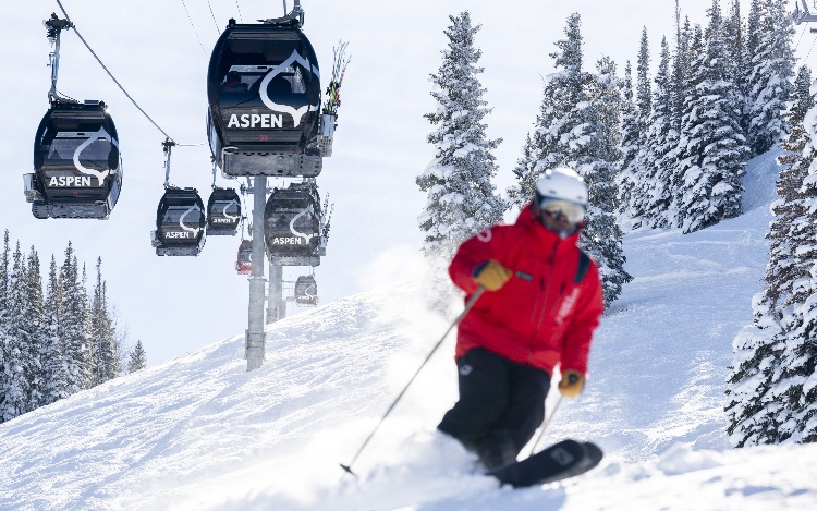 En las Montañas Rocosas de Colorado, Aspen Snowmass espera a los avezados en el esquí (y a los no tanto) con diversos panoramas. ¿Por qué conocerlo? Acá le damos seis buenas razones.