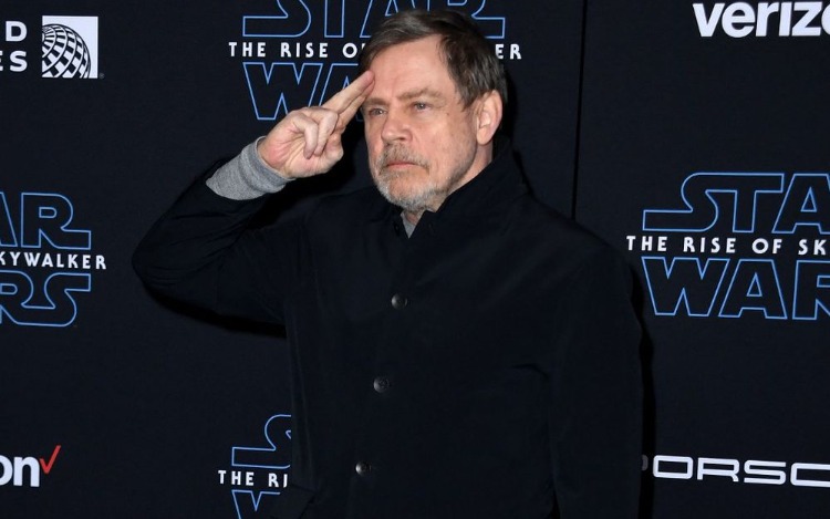El actor Mark Hamill, que interpreta a Luke Skywalker en "Star Wars", envía drones al ejército ucraniano