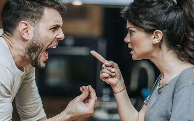 Aplicar la comunicación asertiva puede ser una valiosa herramienta para resolver discusiones de pareja.