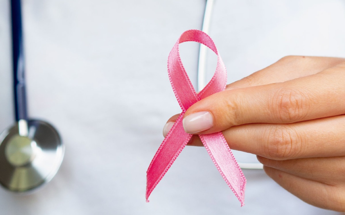 Cáncer de mama triple negativo: científicos bloquean “puentes moleculares” que evaden al sistema inmune