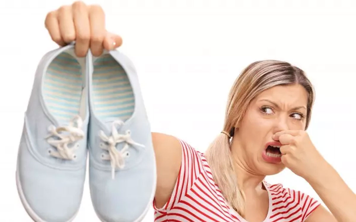 Lo que debes usar para eliminar el mal olor de los zapatos por completo