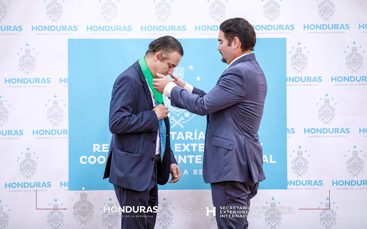 El señor Alonso desempeñó un papel determinante en el proceso de integración de Honduras al Banco de Desarrollo de América Latina y el Caribe CAF.