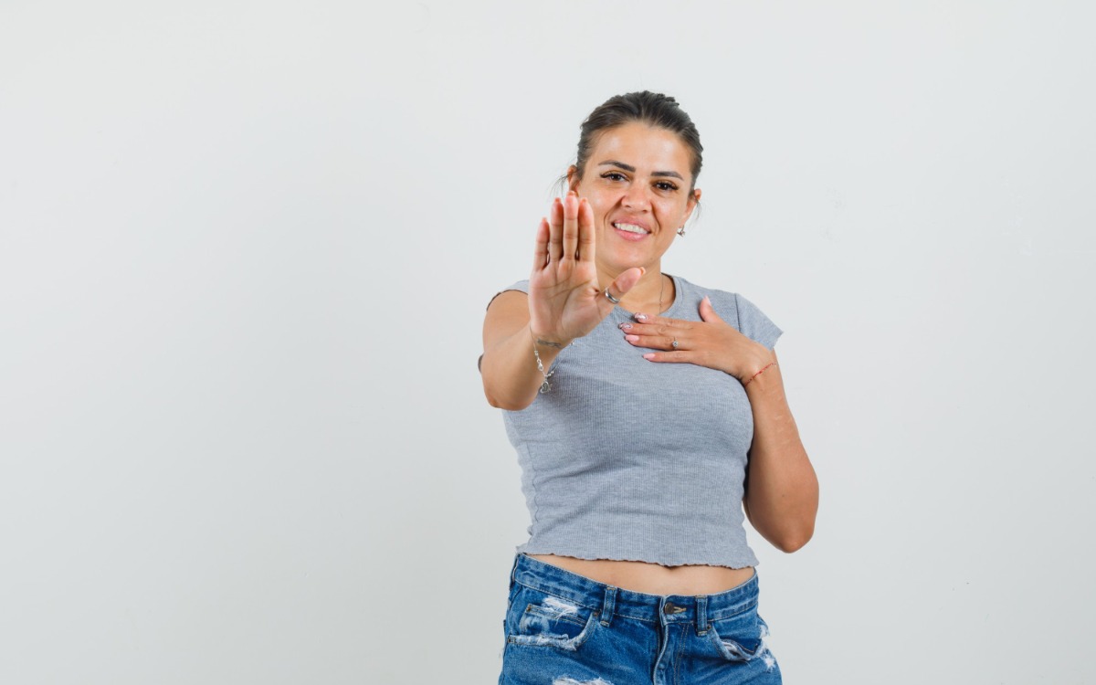 Un grupo de chicos nació sin audición. Sus familias preguntaban lo obvio: ¿qué les pasa? Tras haber pasado por un estudio multicéntrico de genética, llegaron a mejoras auditivas medibles. La pieza que faltaba apareció con algo tan invisible como poderoso: la lectura del ADN.
