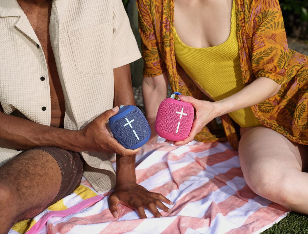 El nuevo parlante&nbsp;WONDERBOOM 4&nbsp;de&nbsp;Ultimate Ears&nbsp;es&nbsp;ideal para disfrutar el verano con tu música, ofreciendo un potente sonido 360°, modo Outdoor para espacios abiertos, resistencia al agua, polvo y caídas (IP67), y hasta 14 horas de batería.
