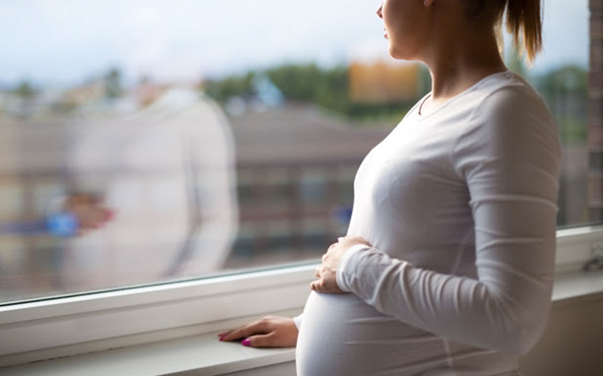 Ni flores ni abrazos: lo que nadie te dice sobre la salud mental materna en mayo