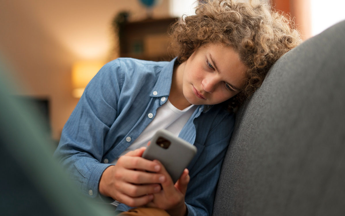 Ni pereza ni rebeldía: la verdadera razón por la que tantos adolescentes están siempre cansados