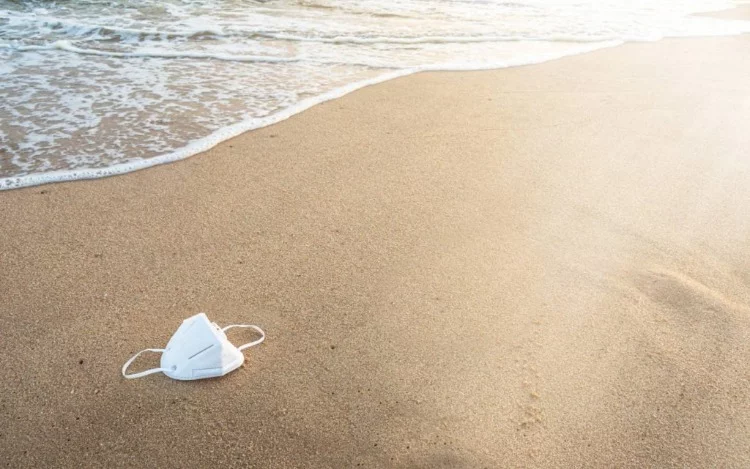 
			El turismo ha sido una de las actividades económicas más afectadas por la pandemia del Coronavirus. Se preveía llegar a 1.8 billones de viajeros internacionales en 2030, pero esa estimación puede verse perjudicada por la pandemia de COVID-19 que ha provocado una caída histórica de los datos de viajeros en el año 2020, que es, hasta el momento, el peor año que se haya registrado en la historia del turismo.