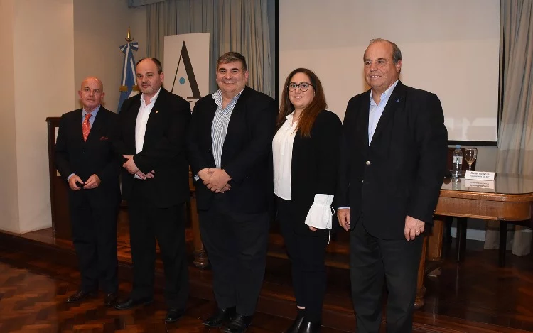 
			Entidades empresarias líderes debatirán sobre la informalidad en la industria de la hospitalidad en el mundo, en la III Reunión ReformBnB, que se realizará en noviembre en la Ciudad de Buenos Aires. Los encuentros anteriores fueron en Nueva York y en Barcelona.