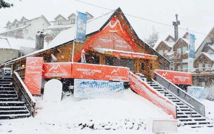 
			Mediante un staff médico de excelencia, dos ambulancias propias y un espacio de distracción para sus clientes, la compañía líder en asistencia al viajero redobla su presencia en la temporada Bariloche 2018.