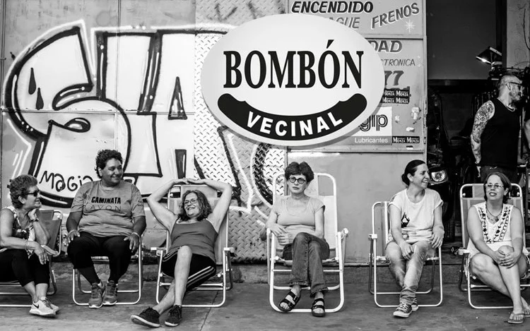 
			Festival site specific de piezas cortas creadas por artistas y vecinos en el barrio del Abasto.