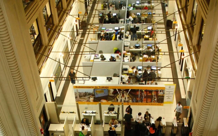 
			El objetivo es que aquellas empresas que en este momento están creciendo puedan tomar temporalmente colaboradores de aquellas que están atravesando problemas para mantener las fuentes de trabajo.