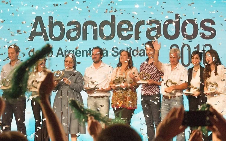 
			Abrió la convocatoria de candidatos para Abanderados 2017