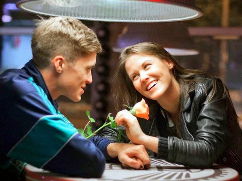 ¿Cómo  seducir   sin   quedar   expuesto?: los  tips  para  demostrar i nterés  sin  exagerar