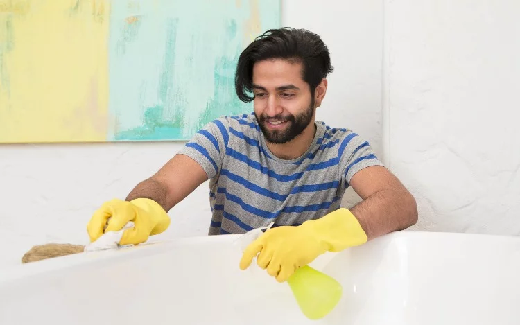 
			El lavado de tinacos y cisternas es crucial para continuar recibiendo agua pura en casa y evitar enfermedades causadas por no hacerlo.