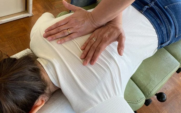 
			Carolina Baliano, kinesióloga y fisioterapeuta, nos cuenta cómo podemos cuidar nuestro árbol de vida.