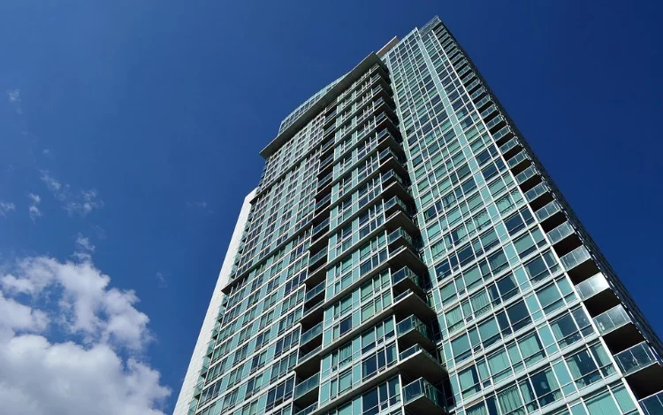 En este contexto de aislamiento, el 83,8% estaría dispuesto a ayudar a vecinos adultos mayores, embarazadas o personas de riesgo a hacer las compras de primera necesidad.