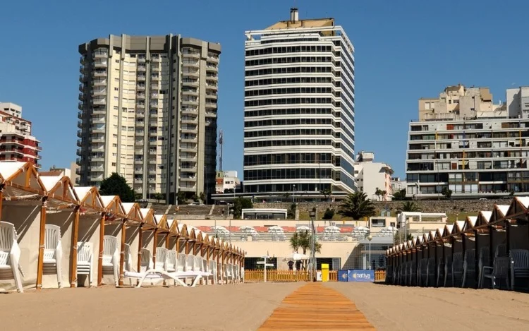 
			El gran ícono hotelero de Mar del Plata festeja 25 años de calidad, lujo y hospitalidad.