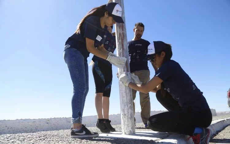 
			El programa de Responsabilidad Social Corporativa de LATAM Airlines Argentina comienza en Neuquén con un compromiso de trabajo a largo plazo.