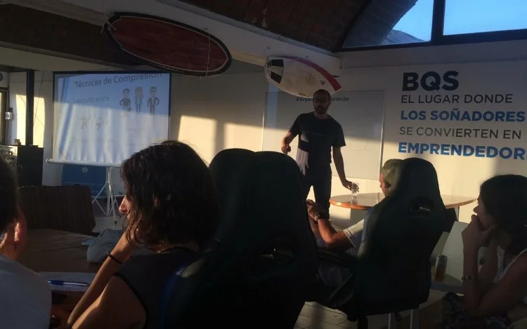 
			El famoso “sueño del pibe” de trabajar y ganar dinero desde el mar, se hace realidad con este emprendimiento.