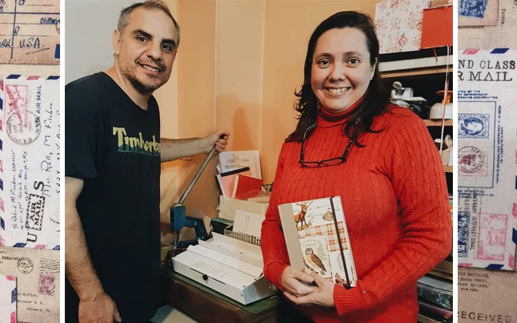 
			Cuando la incertidumbre da paso a una oportunidad para emprender. Cada vez más, el segmento de los productos artesanales "no tecnológicos" encuentra un público que valora la vuelta a los oficios y las artesanías.