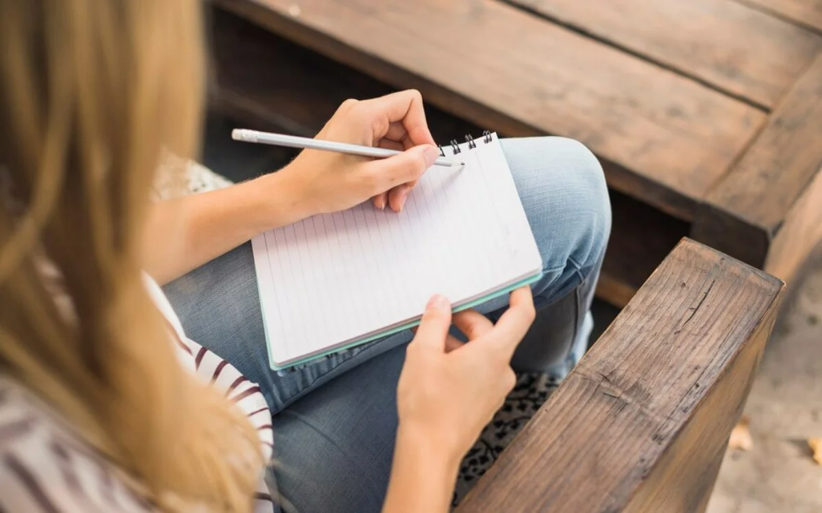 Escribir vs teclear: ¿qué es mejor para tu cerebro?
