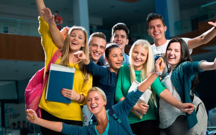 
			El objetivo fundamental es lograr un cambio significativo en la manera en que se realizan los festejos de graduación.