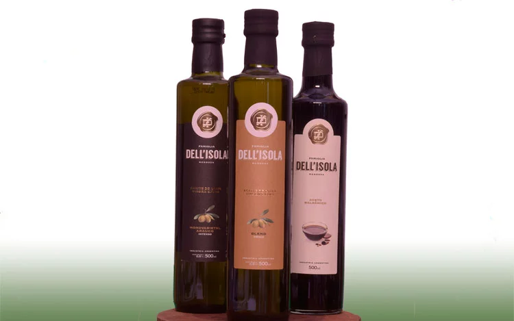 
			Caminos y Sabores es la gran feria del producto argentino que este año vuelve a La Rural del 6 al 9 de julio. Allí, detrás de cada alimento con valor agregado, hay una historia de pasión como la de Paula García, la periodista de TN que junto a su familia elabora un aceite de oliva que resultó ganador del concurso Experiencias del Sabor.
