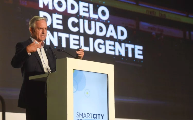 
			"La conectividad como condición necesaria para lograr un gobierno digital".