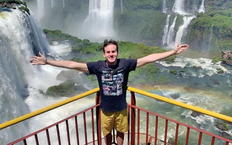 
			“O som das águas bate fundo na alma e nos transporta a um lugar de gratidão e reflexão sobre o poder de Deus e a força da natureza”.