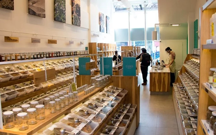 
			La innovadora propuesta de CERO Market arribó a Buenos Aires, con el objetivo de instalar una nueva filosofía de compra y consumo sin envases y sin desperdicio.