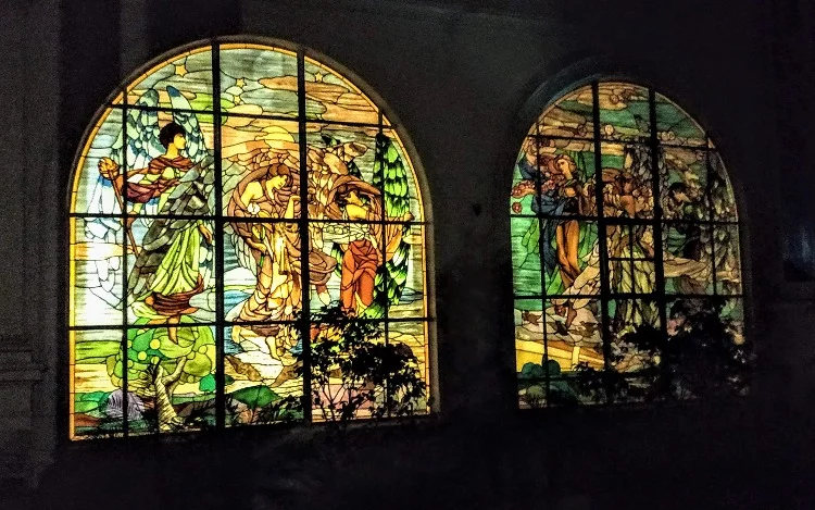 
			Buenos Aires es la Capital Americana del Art Nouveau por la cantidad y calidad de las edificaciones en este estilo.