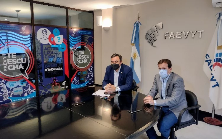 
			La Federación Argentina de Asociaciones de Empresas de Viajes y Turismo -FAEVYT- lanzó la línea FAEVYT te escucha, una iniciativa que establece  una conexión directa con las agencias de viajes de todo el país a través de una línea de WhatsApp.