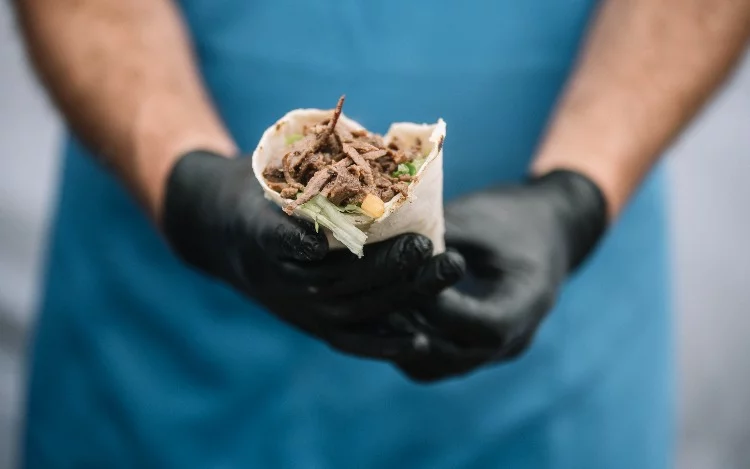 
			Se realizará el sábado 29 de enero de 16 a 00 en Av. Alem y Av. Córdoba, con entrada gratis. Habrá puestos de comida de todo tipo, charlas para emprendedores y música en vivo. Toda la información.