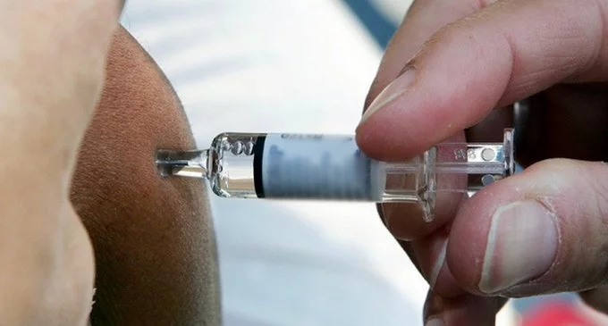 Logran curar a una mujer con leucemia mediante una vacuna contra el sarampión