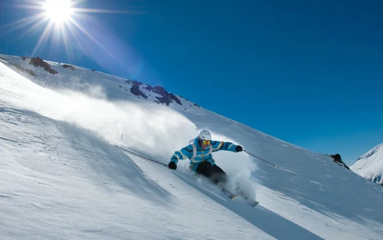 Argentina y Chile se preparan para recibir miles de turistas, que llegan para disfrutar de las mejores actividades de la temporada.